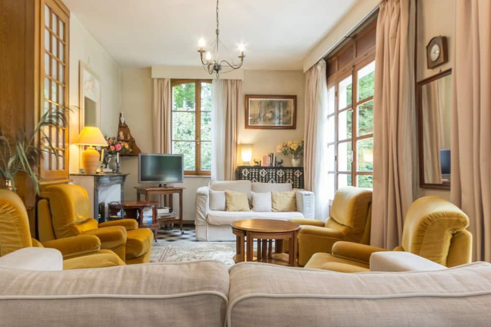 Photo of Bedroom in Touffreville-la-Corbeline