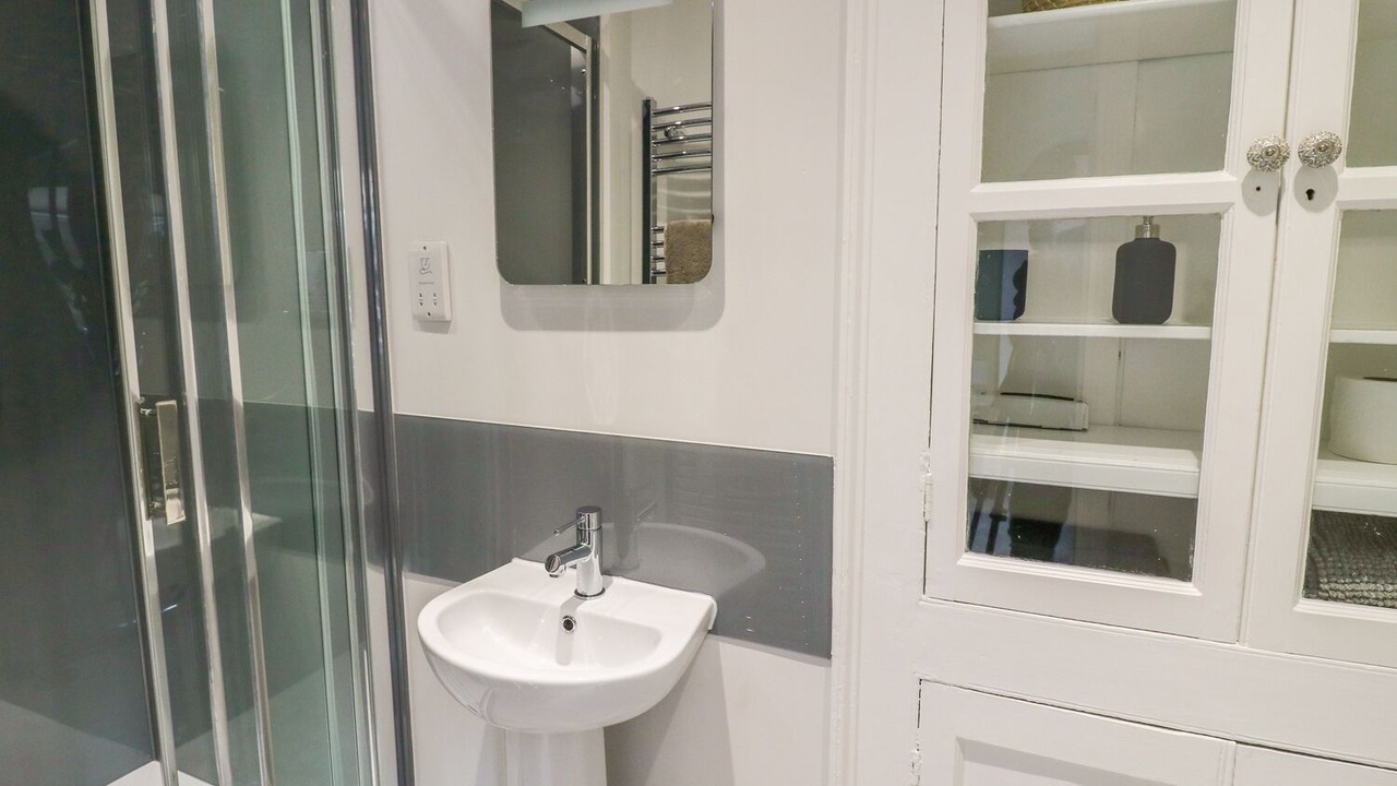 Photo of Others in Gayle