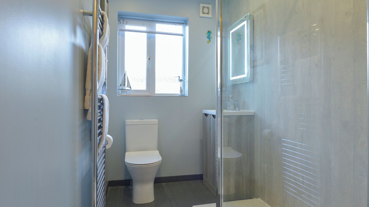 Photo of Bathroom in Lympstone