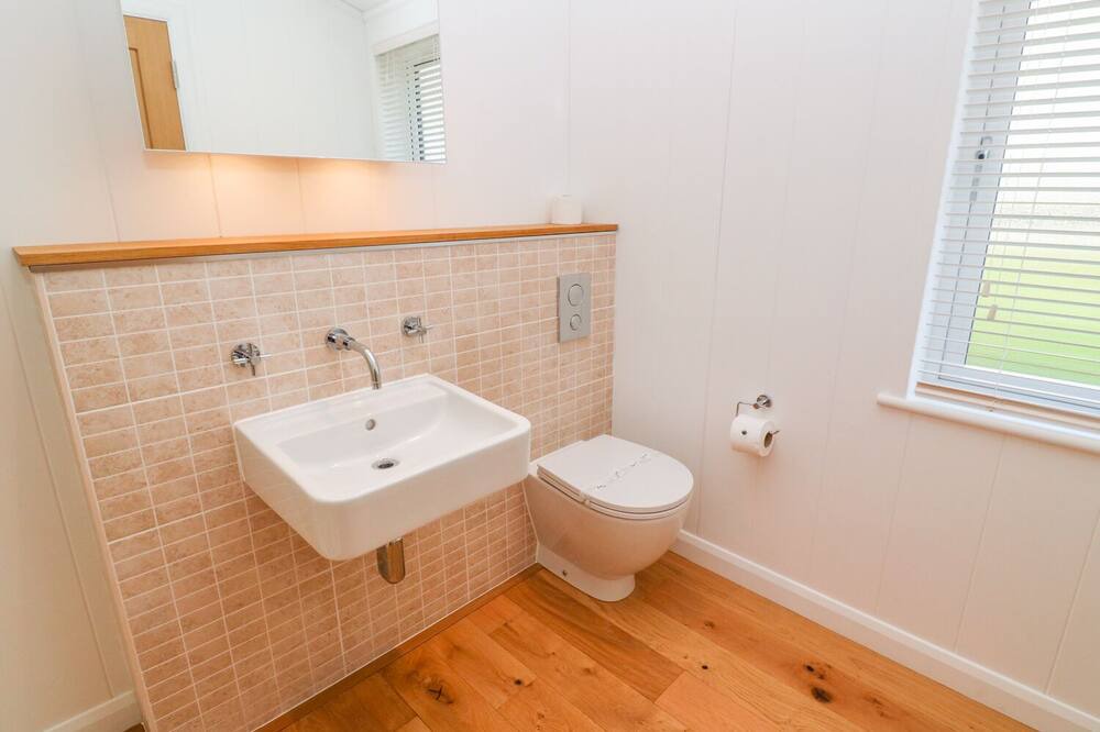 Photo of Bathroom in Looe