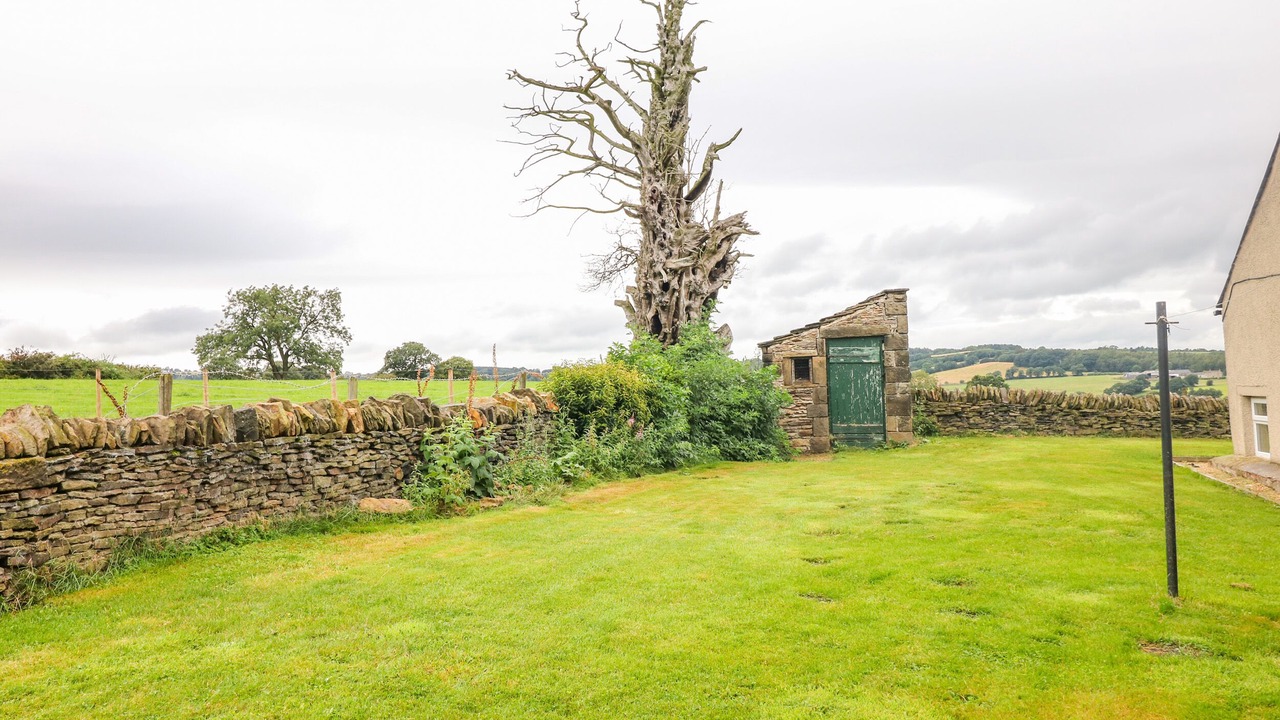 Photo of Others in Hoylandswaine