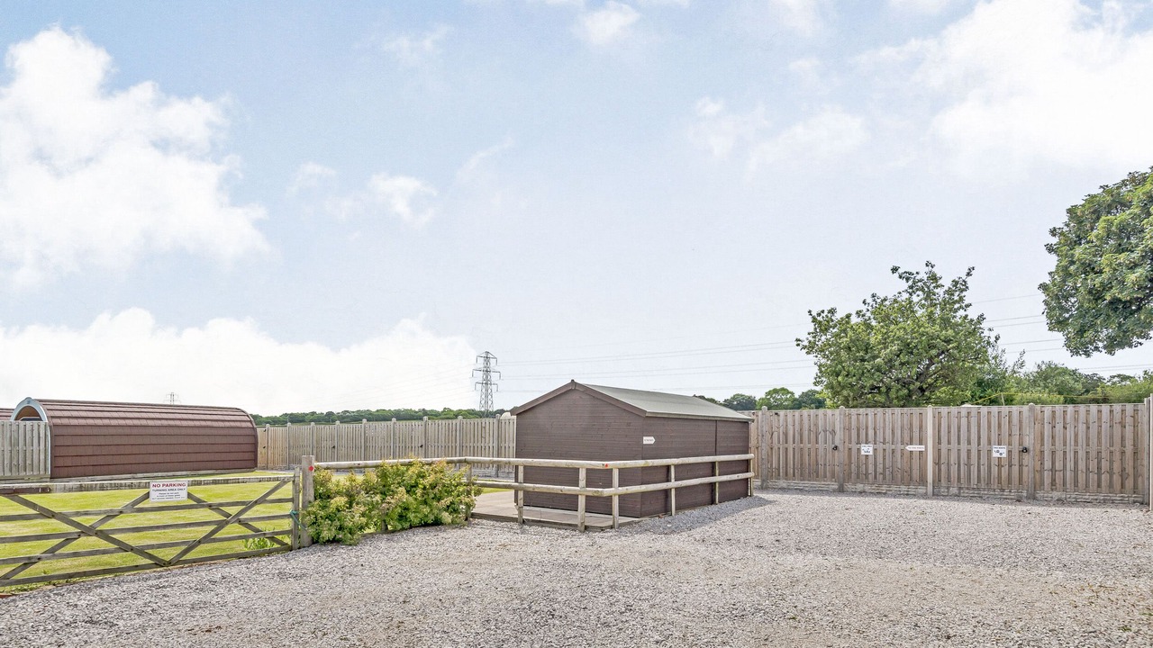 Photo of Others in Oakenholt