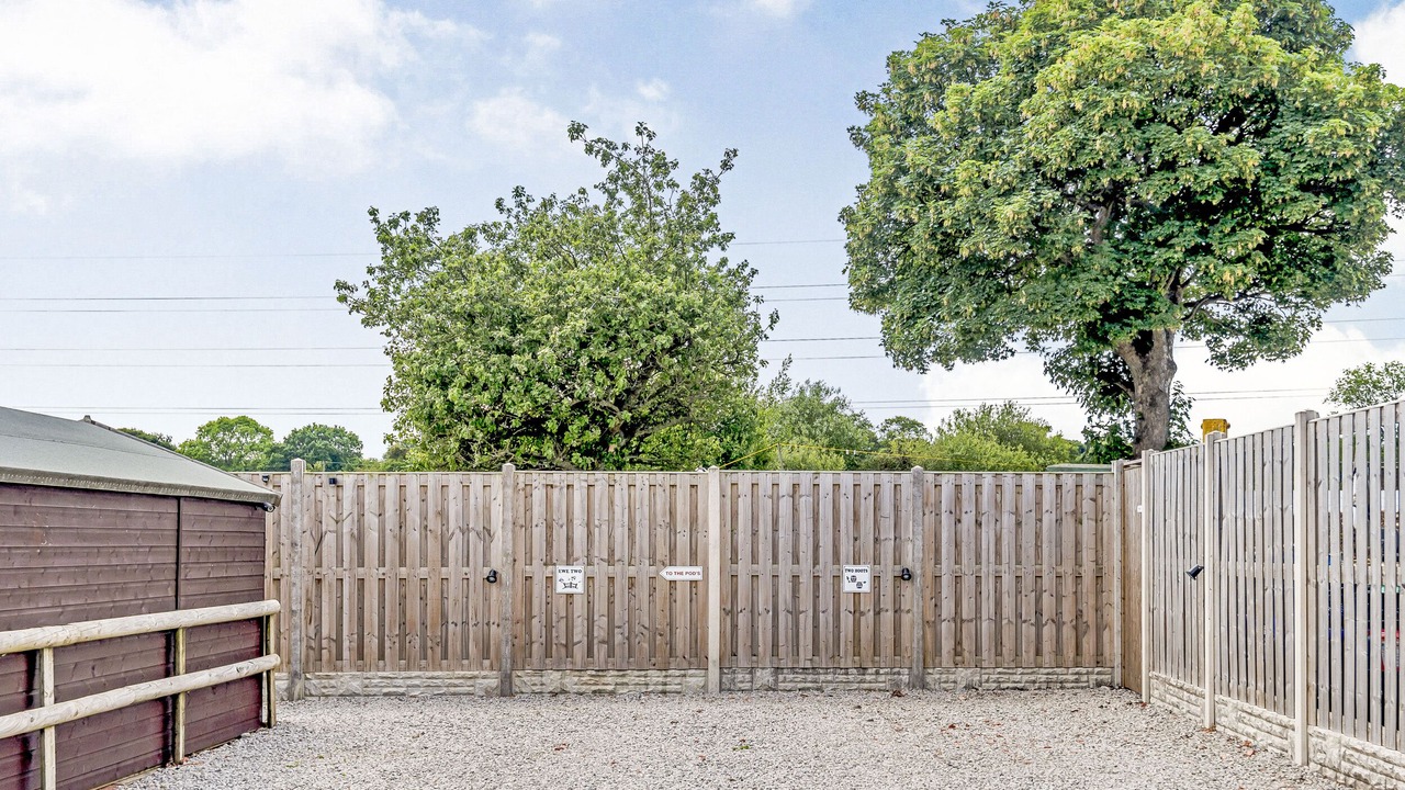 Photo of Others in Oakenholt