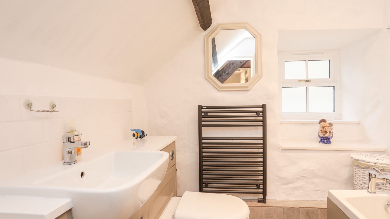 Photo of Bathroom in Criccieth