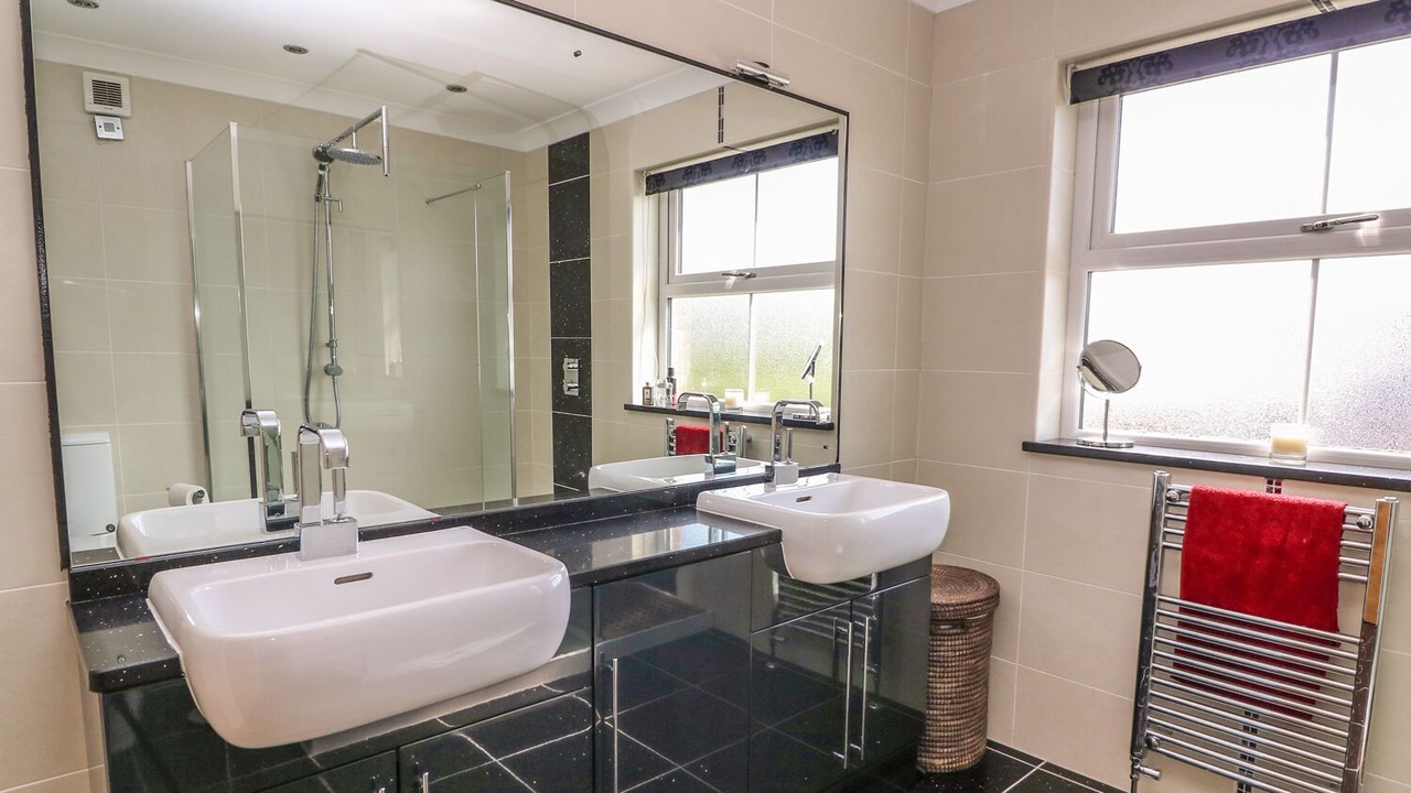 Photo of Others in Tremain