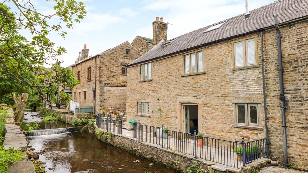 Photo of Buildings in Hayfield
