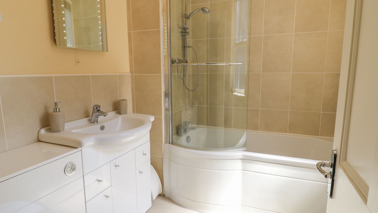 Photo of Bathroom in Llanbedr