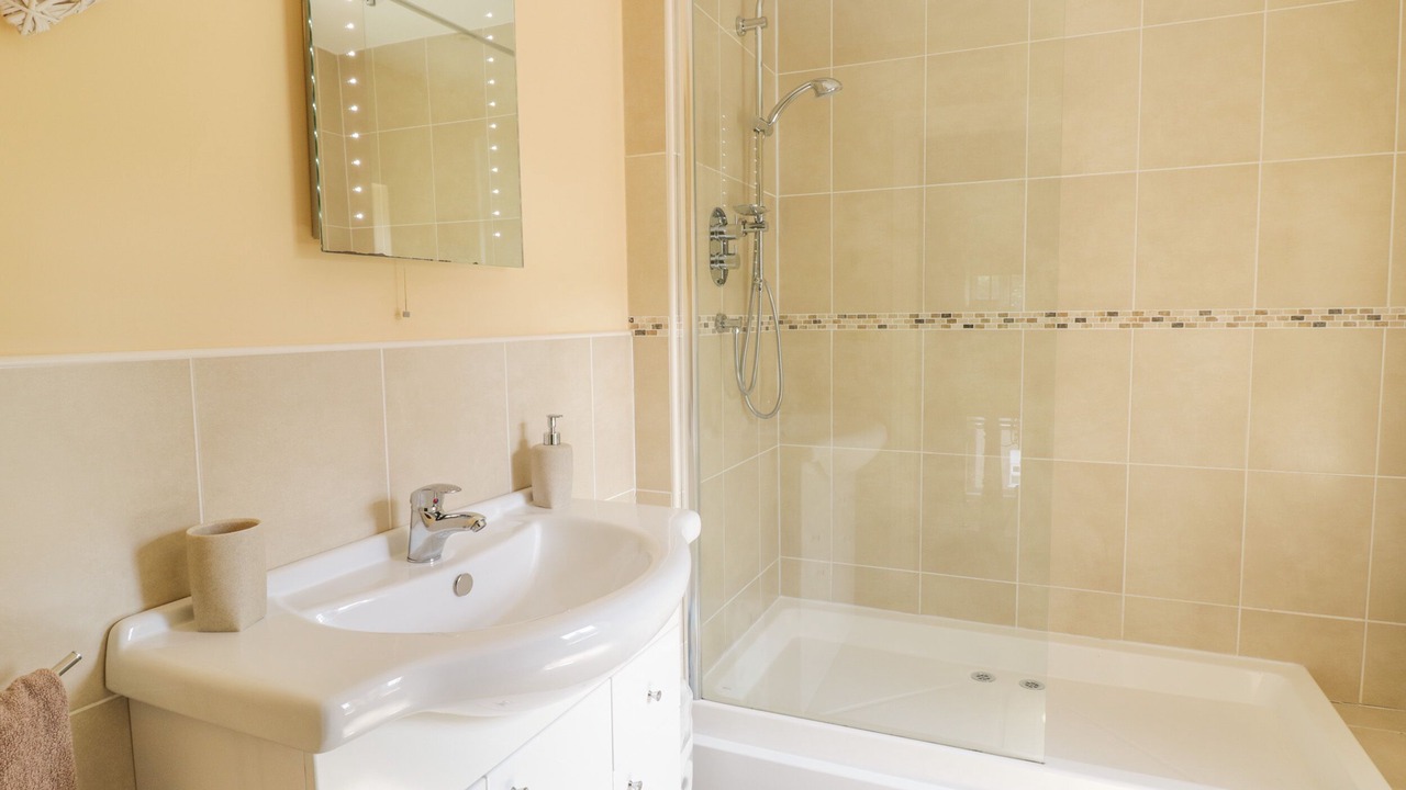 Photo of Bathroom in Llanbedr