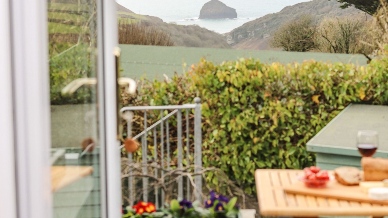Photo of Patio Balcony in Trewarmett