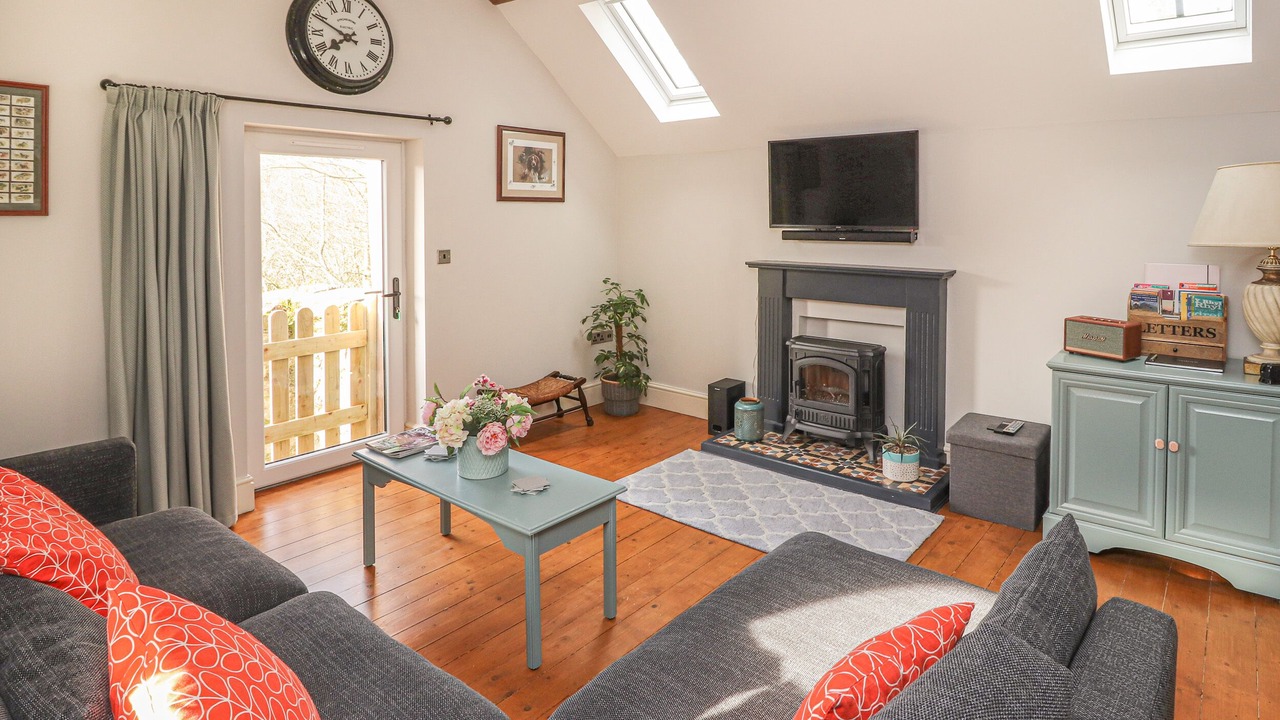 Photo of Bedroom in Mold