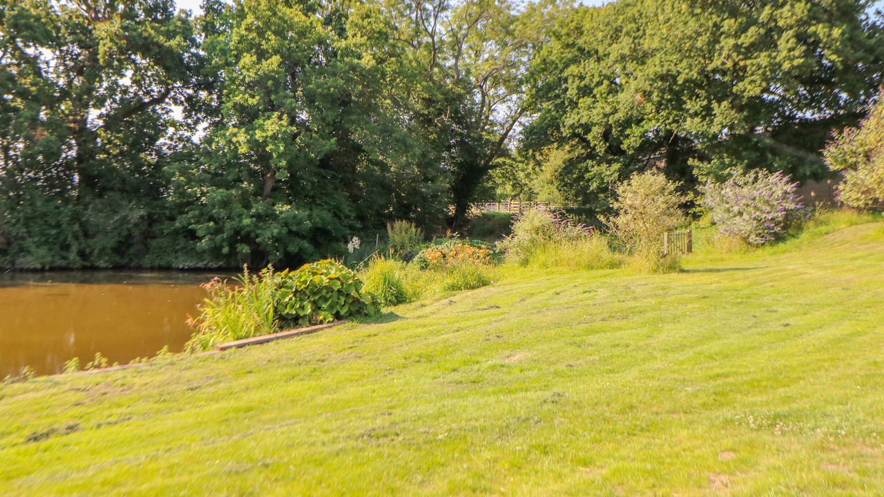 Photo of Others in Foxley