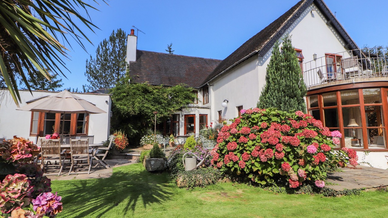 Photo of Outdoor in Mickle Trafford