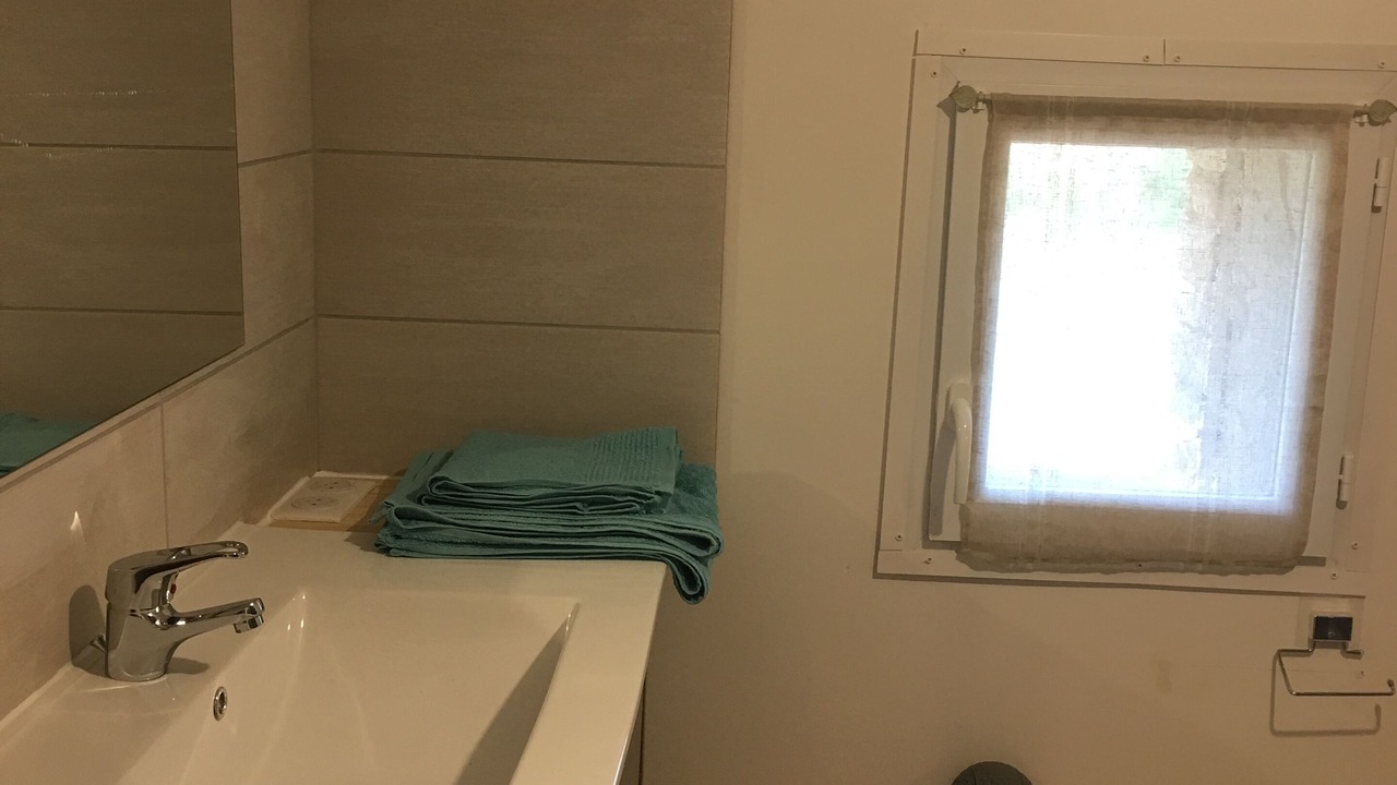 Photo of Bathroom in Mareuil-Sur-Lay-Dissais