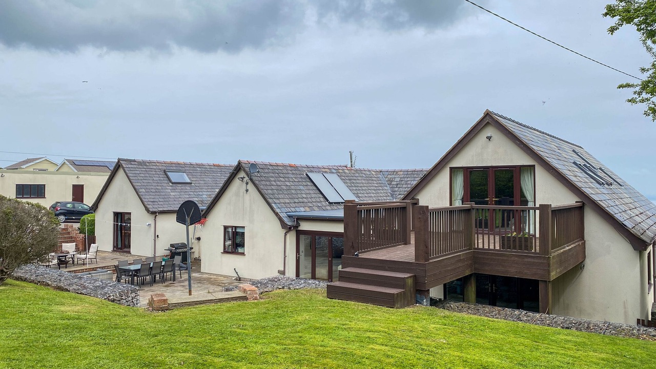 Photo of Others in Axton