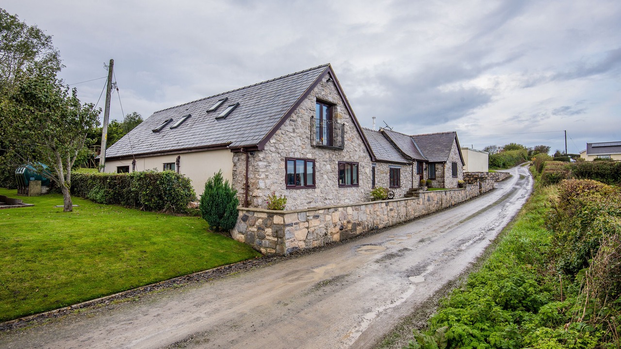 Photo of Others in Axton