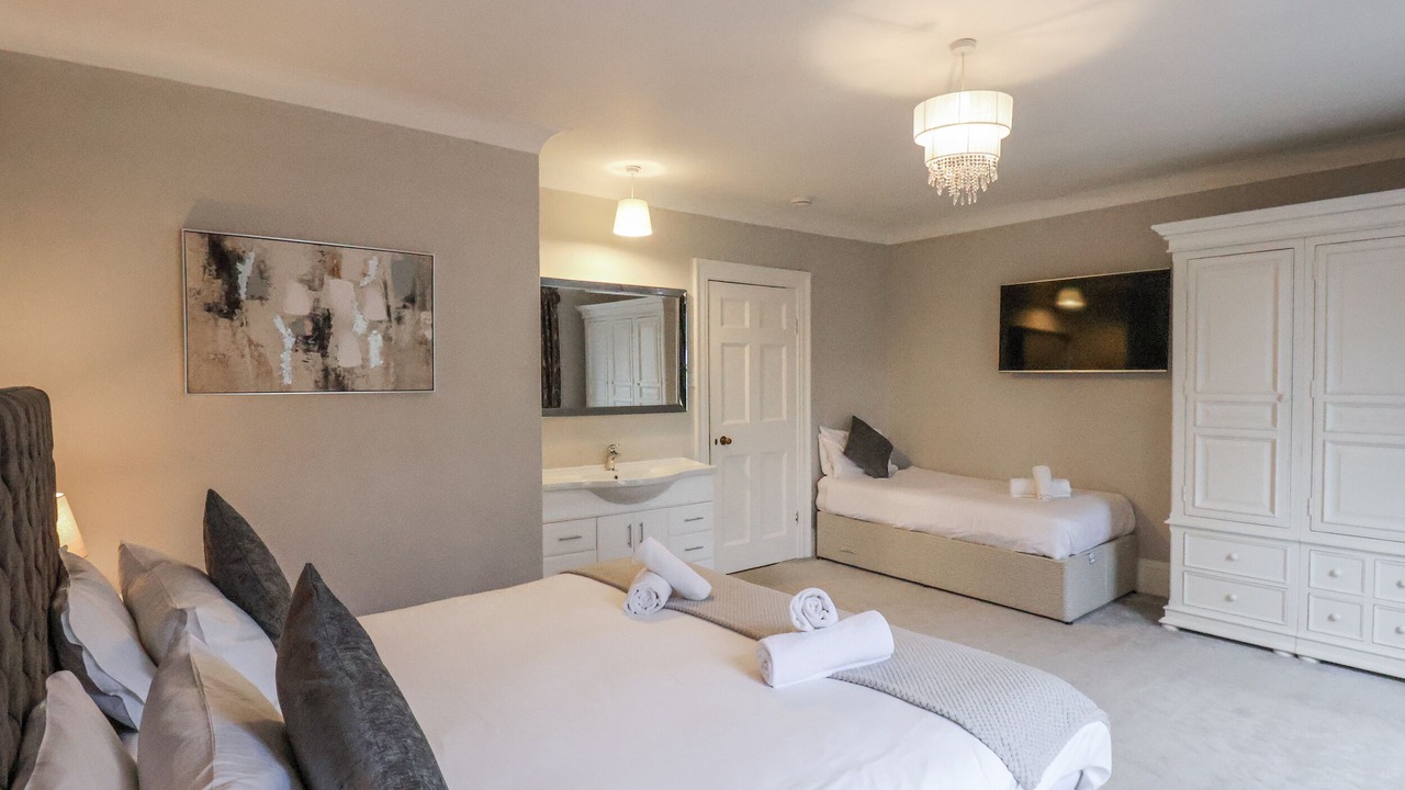 Photo of Others in South Cliff