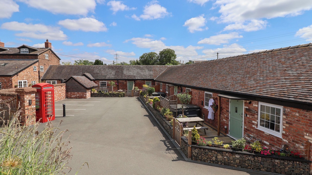 Photo of Others in Wimbolds Trafford