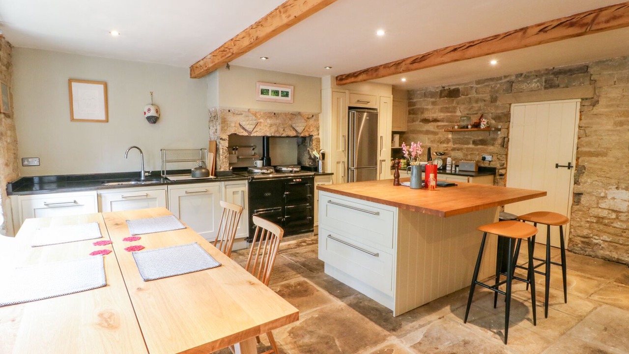 Photo of Others in Holmbridge