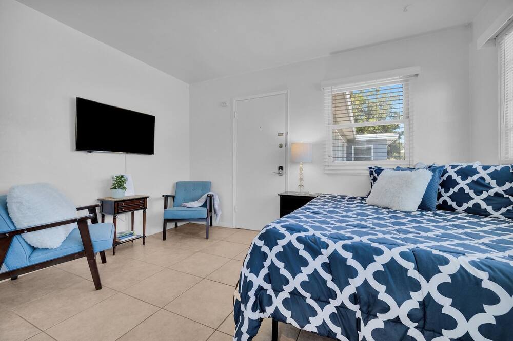 Photo of Bedroom in Pacific Beach