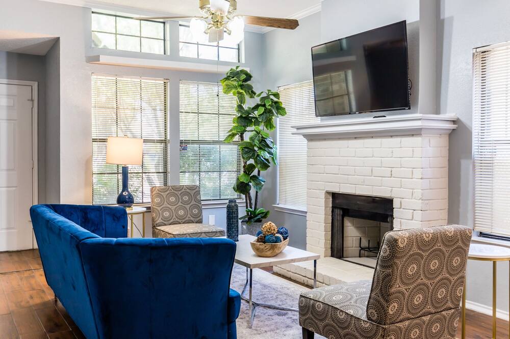 Photo of Livingroom in Buckner Terrace - Everglade Park