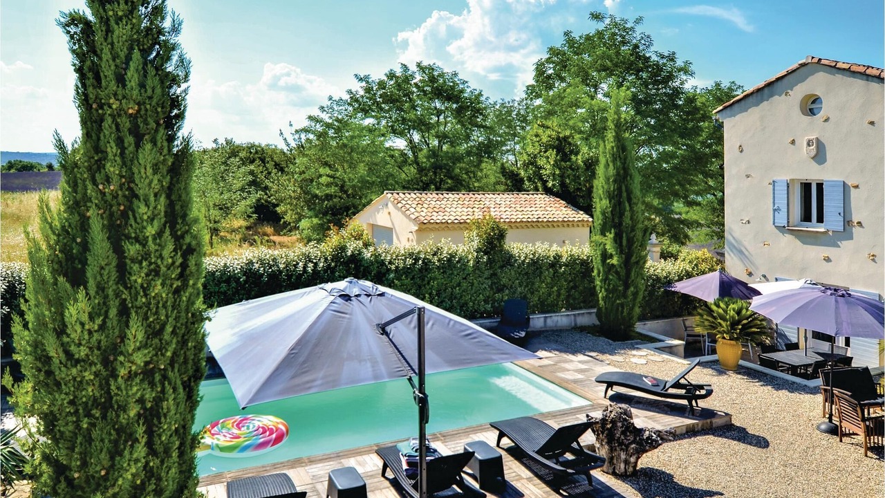 Photo of Outdoor in Pont-Saint-Esprit