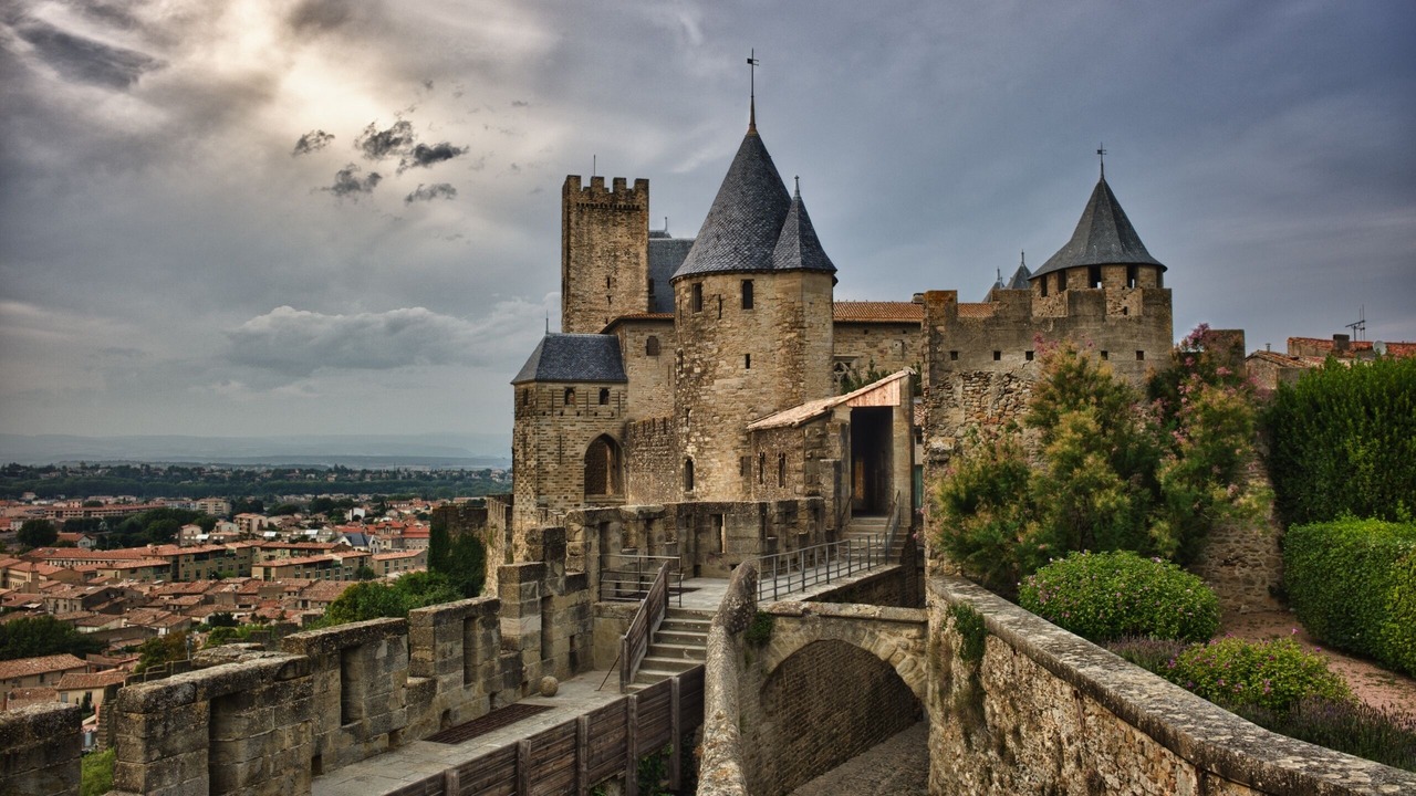 Photo of Buildings in Albieres