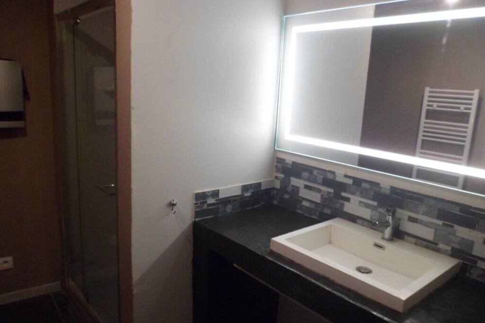 Photo of Bathroom in Saint-Andre-de-Roquelongue