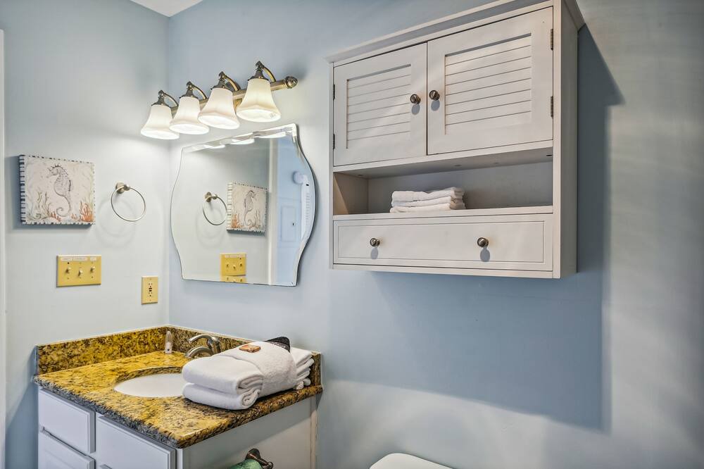 Photo of Bathroom in Holiday Isle