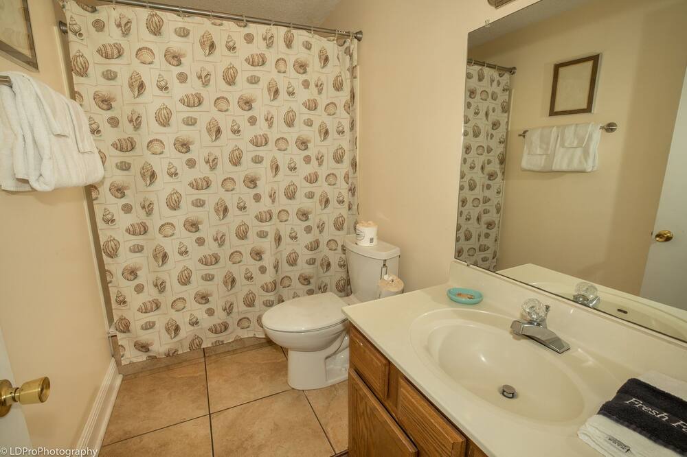 Photo of Bathroom in Holiday Isle