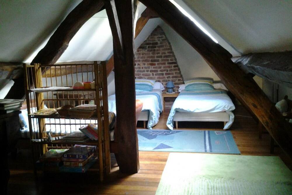 Photo of Bedroom in Saint-Maclou-de-Folleville