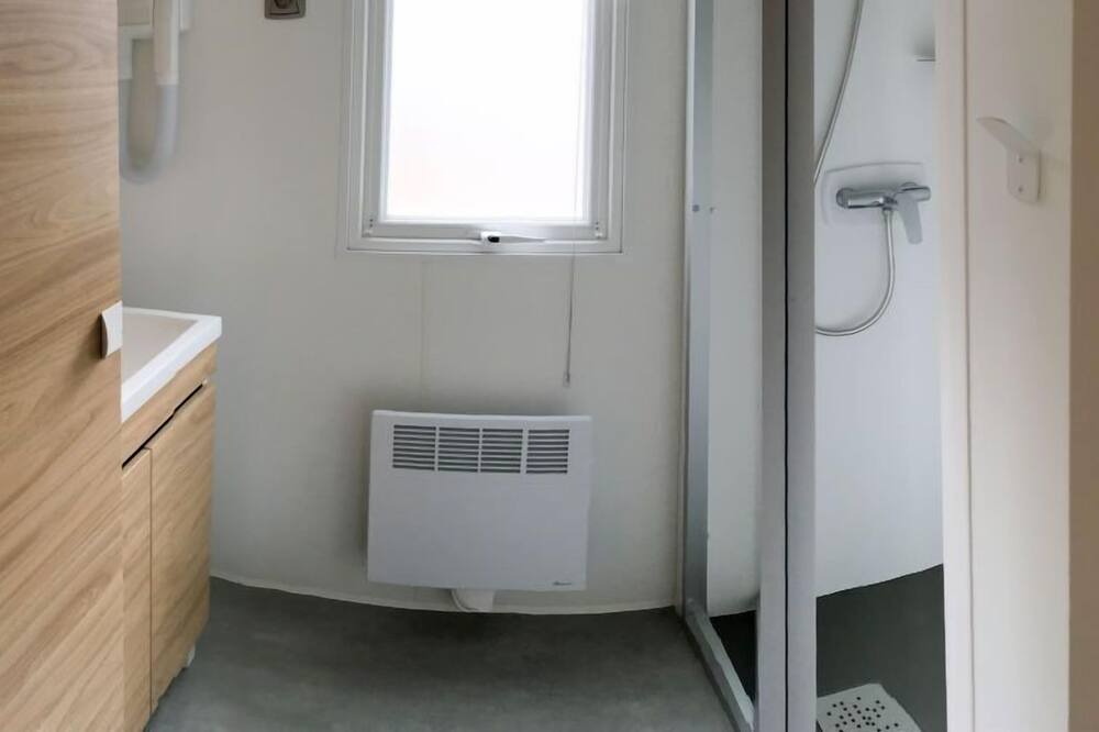 Photo of Bathroom in Saint Alban Auriolles