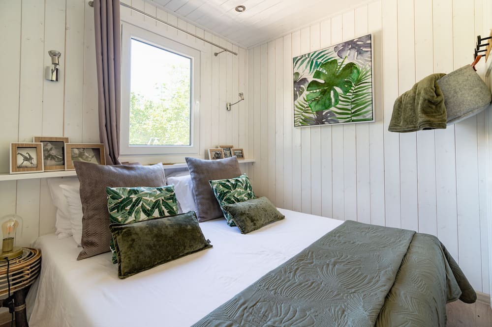 Photo of Bedroom in Amberieu-en-Bugey