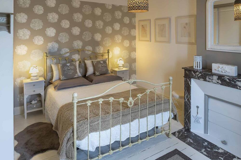 Photo of Bedroom in Saint-Porchaire