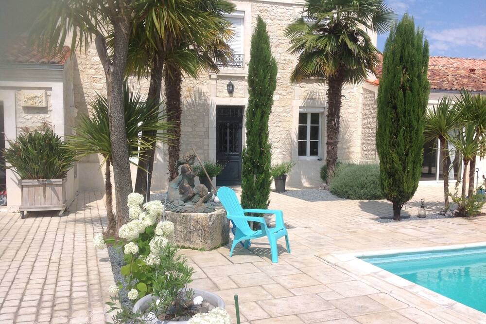 Photo of Outdoor in Saint-Porchaire