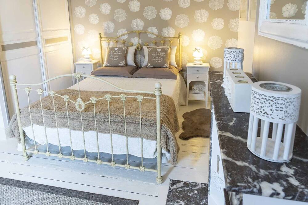 Photo of Bedroom in Saint-Porchaire