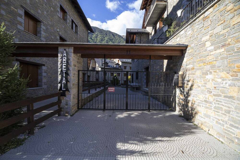 Photo of Outdoor in Linsoles