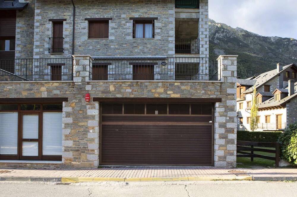 Photo of Outdoor in Linsoles