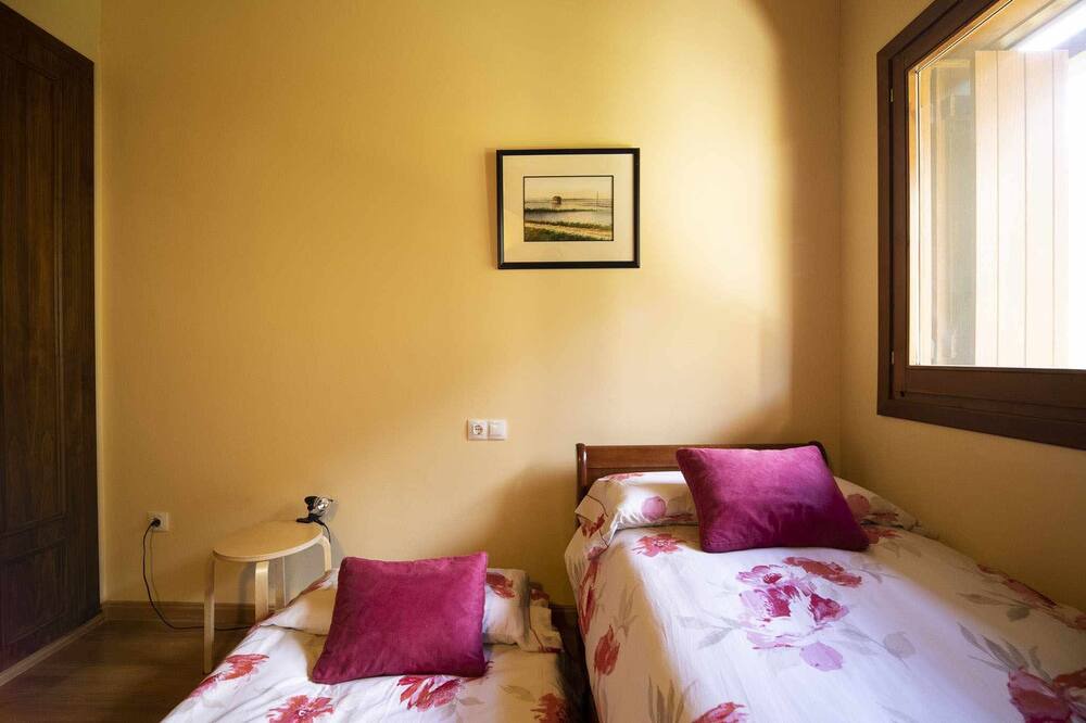 Photo of Bedroom in Linsoles