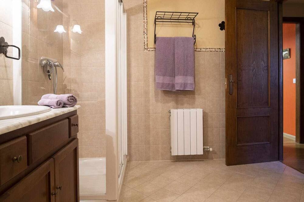 Photo of Bathroom in Linsoles