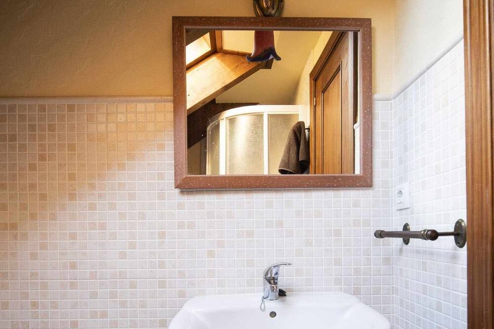 Photo of Bathroom in Linsoles