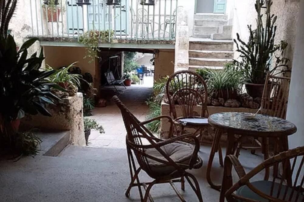 Photo of Patio Balcony in Autignac
