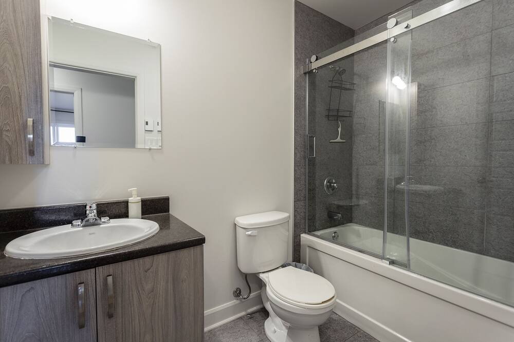 Photo of Bathroom in Longueuil