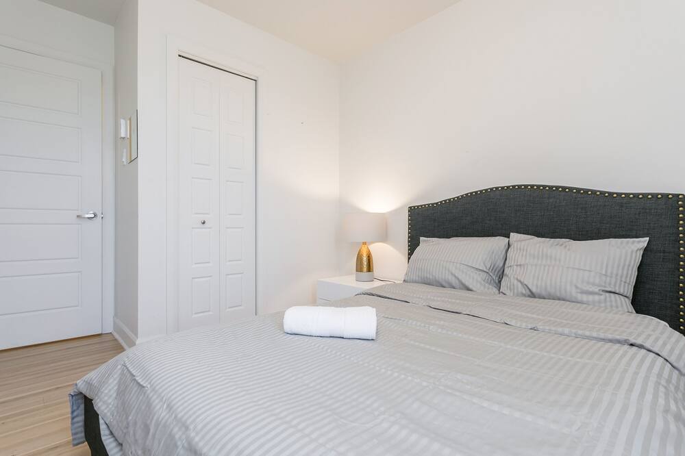 Photo of Bedroom in Longueuil