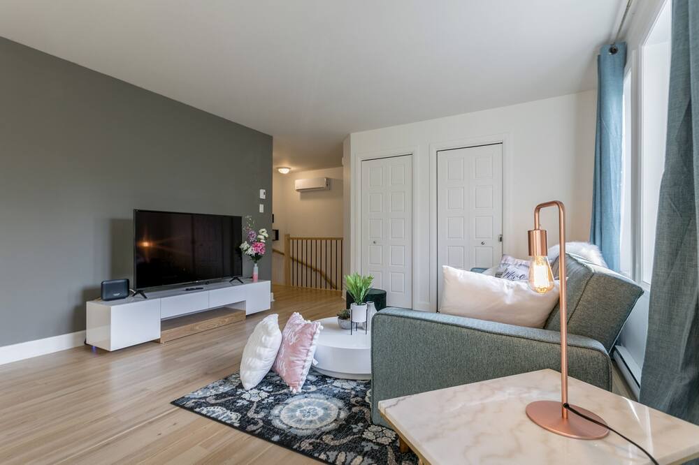 Photo of Bedroom in Longueuil