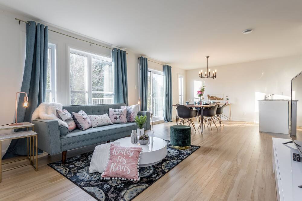 Photo of Livingroom in Longueuil