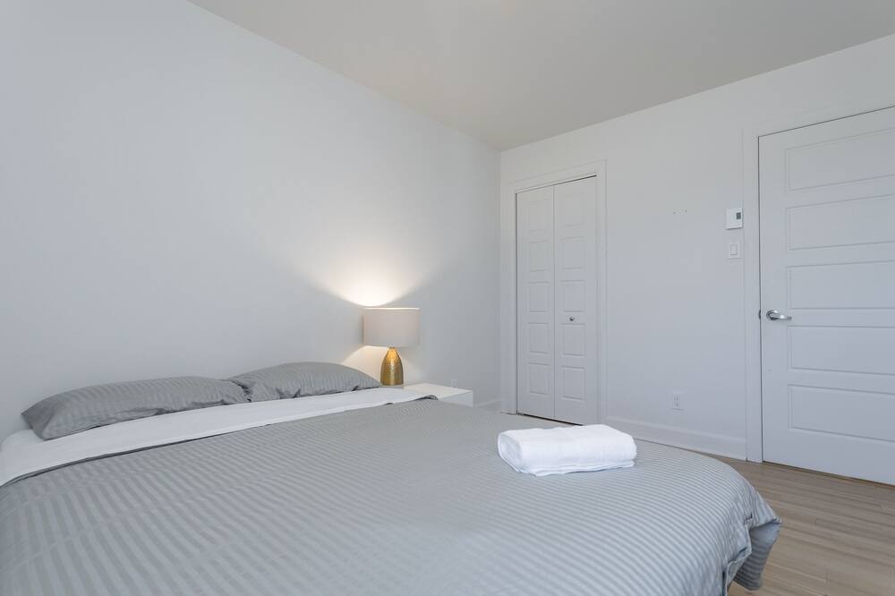 Photo of Bedroom in Longueuil