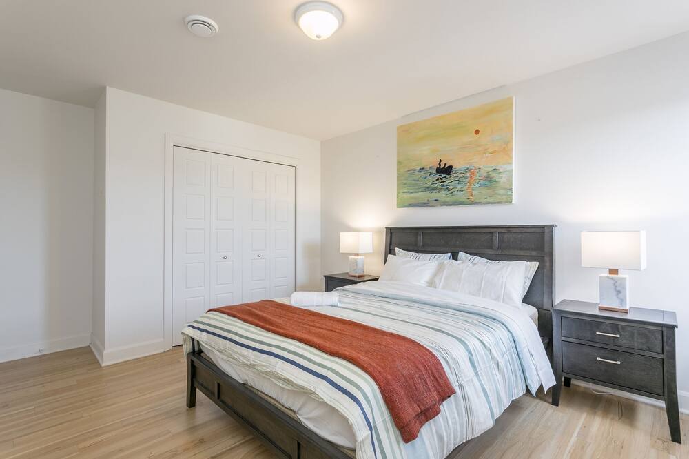 Photo of Bedroom in Longueuil