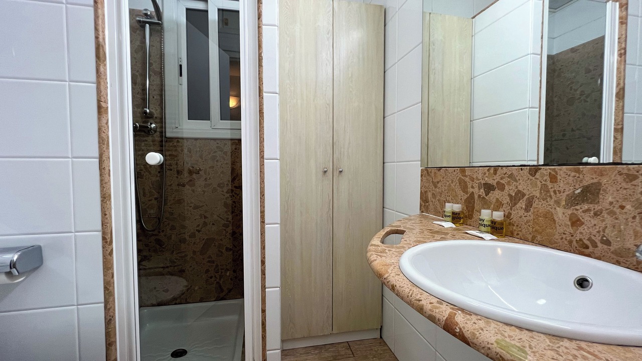 Photo of Bathroom in el Camp d'en Grassot i Gracia Nova