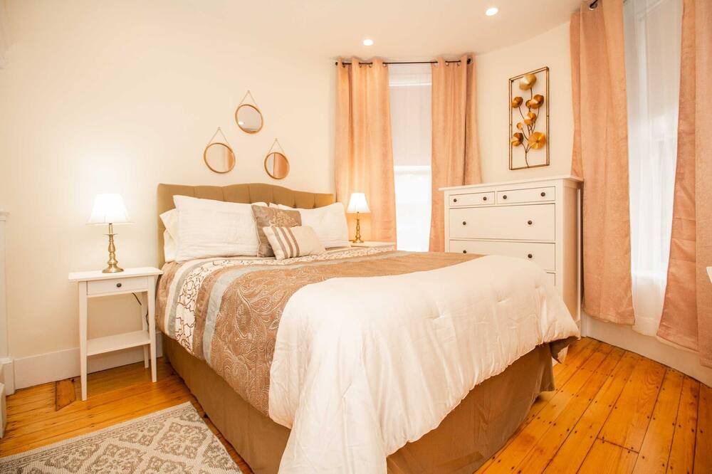 Photo of Bedroom in Cleveland Circle