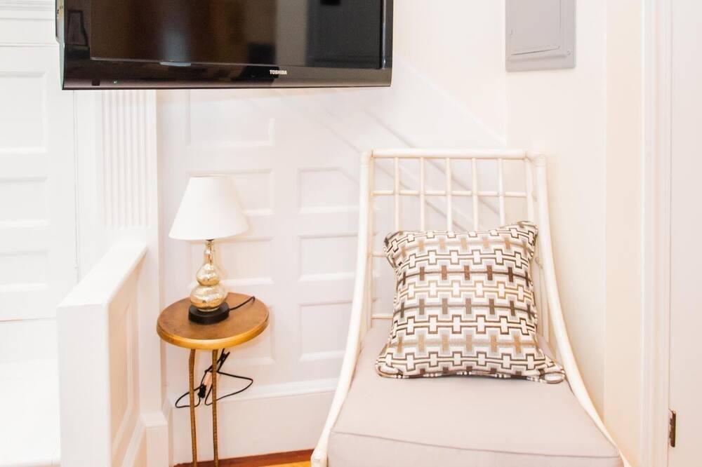 Photo of Livingroom in Cleveland Circle